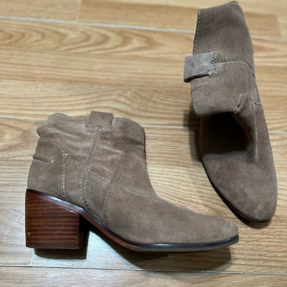 Vince Camuto VC -Maves Booties size 6.5 - Picture 6 of 6